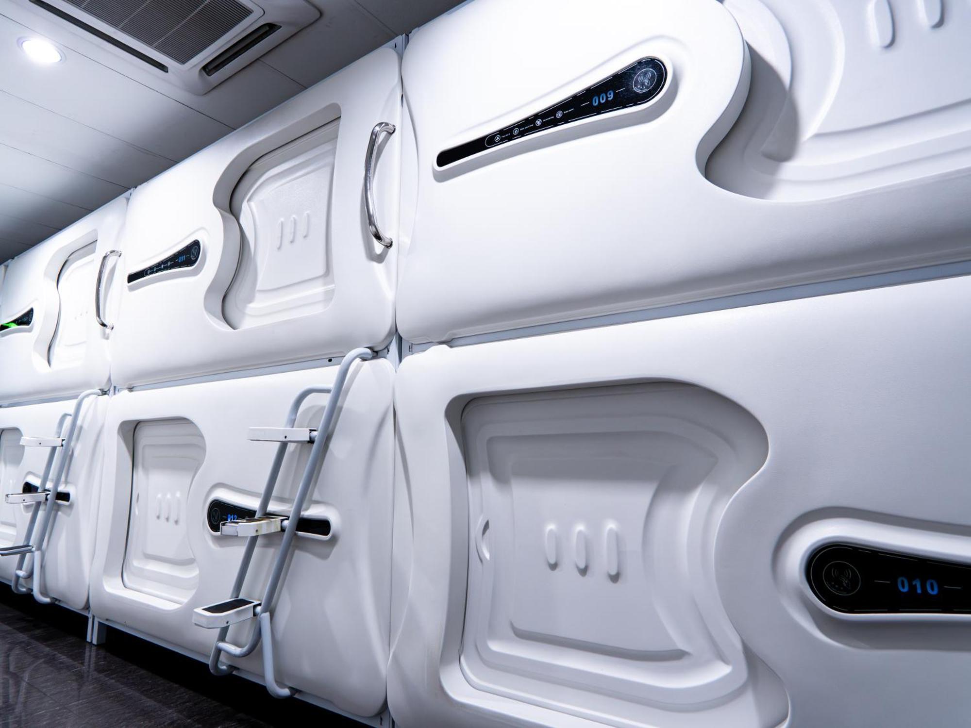 Capsule Inn 亞庇 外观 照片